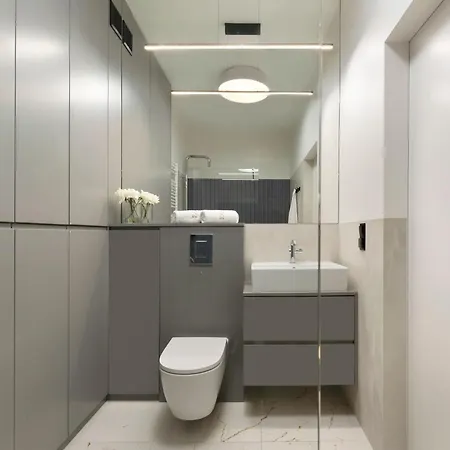 Center Deluxe With Balcony By Elite